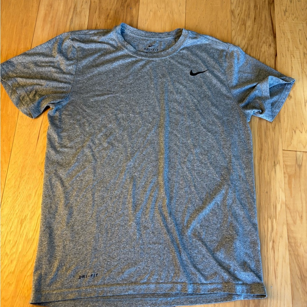 Nike Gray Short Sleeve Athletic Dri-Fit Tee